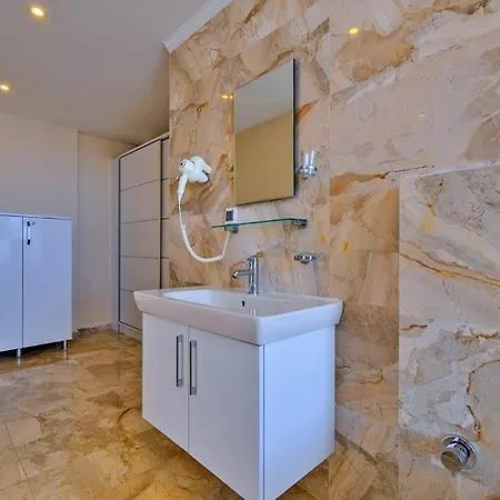4 Bedroom 6630 Villa