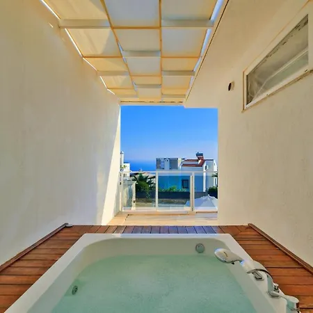 4 Bedroom 6630 Villa *