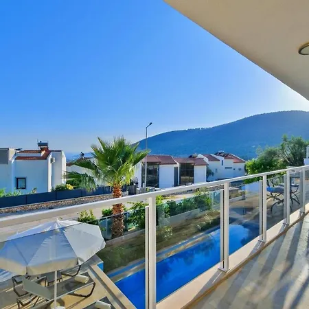 4 Bedroom 6630 *