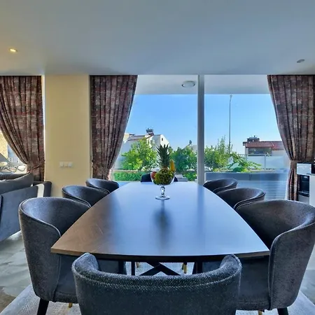 4 Bedroom 6630 Villa
