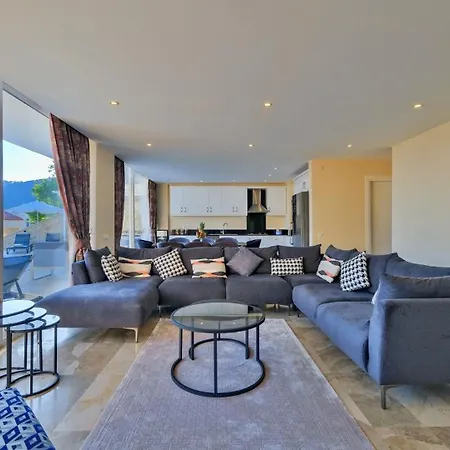 4 Bedroom 6630 *