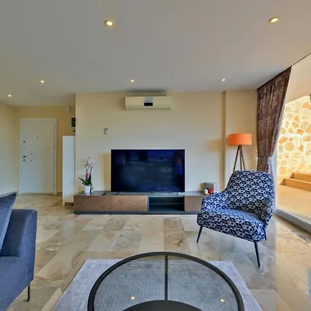 4 Bedroom 6630 *