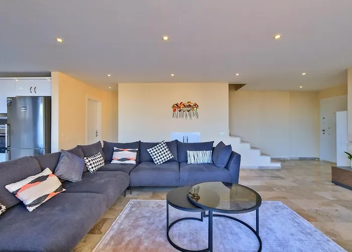 4 Bedroom Βίλα *